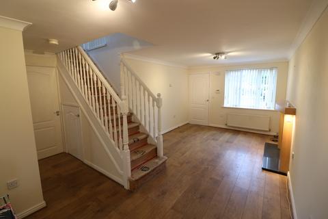 3 bedroom detached house to rent, Noseley Way, Kingswood