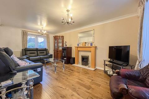 4 bedroom link detached house for sale, Wrenbury Drive, Bilston