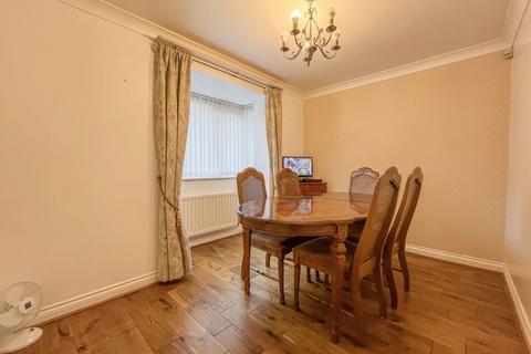 4 bedroom link detached house for sale, Wrenbury Drive, Bilston