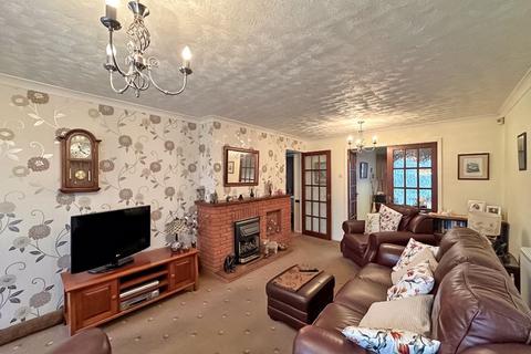 3 bedroom semi-detached house for sale, Edinburgh Drive, Summer Hayes Estate, Willenhall