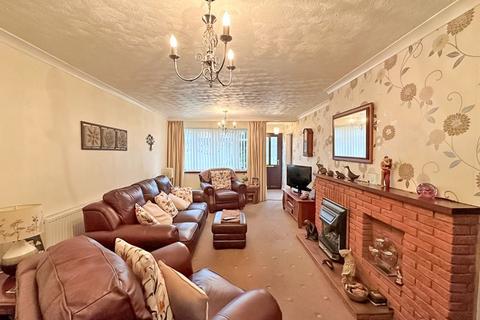 3 bedroom semi-detached house for sale, Edinburgh Drive, Summer Hayes Estate, Willenhall