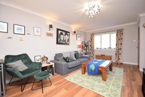 17 Graham Court, Bankfoot, Perth, PH1 4DS