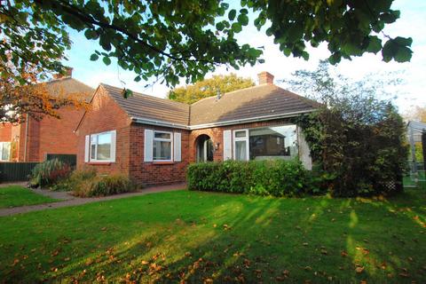 2 bedroom detached bungalow for sale, Sutton Park Avenue, Colchester