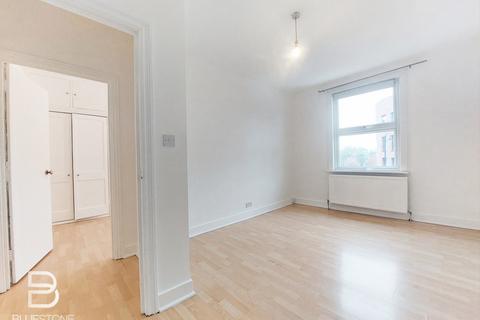 1 bedroom flat to rent, Station Road, Norwood Junction