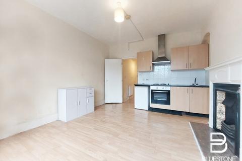 Studio to rent, Glossop Road, South Croydon