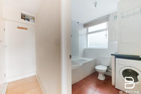 Studio to rent, Glossop Road, South Croydon