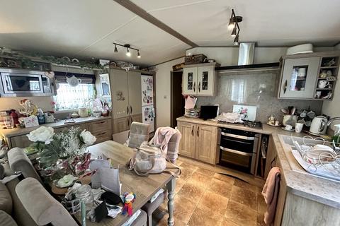 2 bedroom mobile home for sale, Essex Road, Hoddesdon