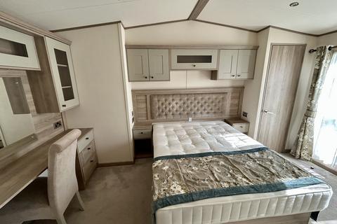 2 bedroom mobile home for sale, Essex Road, Hoddesdon