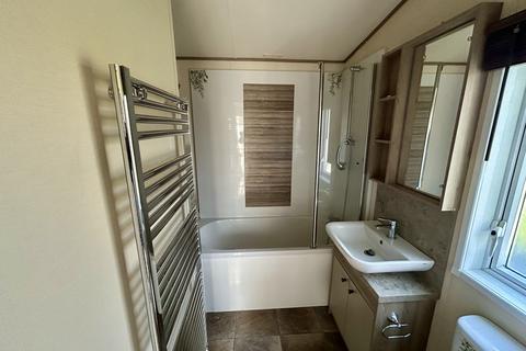 2 bedroom mobile home for sale, Essex Road, Hoddesdon