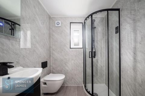 65 Jade Close, London, E16 3TZ