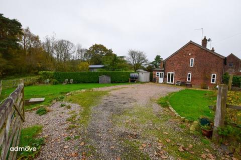 2 bedroom semi-detached house to rent, Mill Lane, Ashley, WA15 0RE