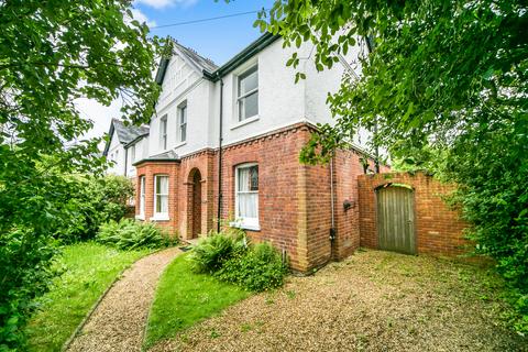 4 bedroom detached house to rent, Oakley Road, Caversham Heights