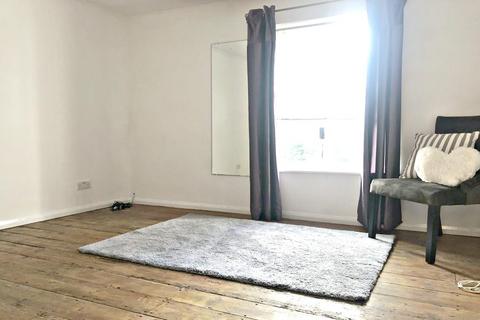 2 bedroom terraced house to rent, Temple End Road