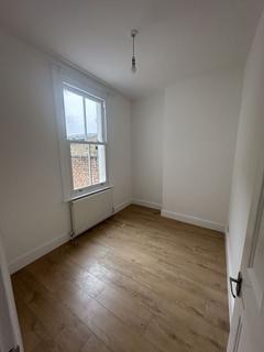 2 bedroom flat to rent, Aspenlea Road, London