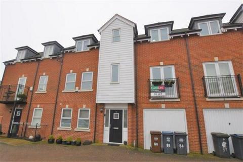 4 bedroom townhouse to rent, Cavell Drive, Bishops Stortford, CM23