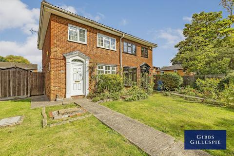 3 bedroom semi-detached house to rent, Pinner Hill Road, Pinner