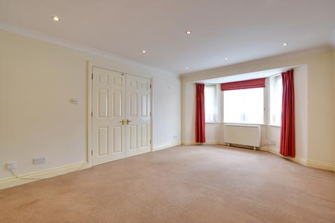 2 bedroom maisonette to rent, Chesswood Court, Bury Lane, Rickmansworth, Hertfordshire WD3 1DF