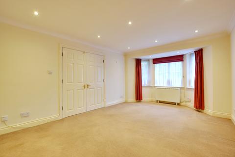 2 bedroom maisonette to rent, Chesswood Court, Bury Lane, Rickmansworth, Hertfordshire WD3 1DF