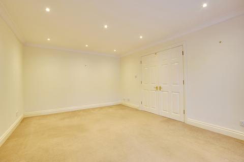 2 bedroom maisonette to rent, Chesswood Court, Bury Lane, Rickmansworth, Hertfordshire WD3 1DF