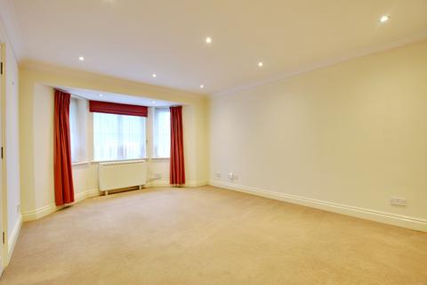 2 bedroom maisonette to rent, Chesswood Court, Bury Lane, Rickmansworth, Hertfordshire WD3 1DF