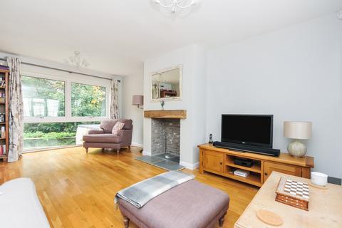 4 bedroom detached house to rent, Rolvenden Gardens, BR1