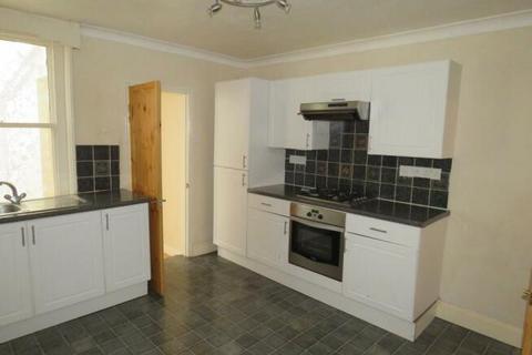 2 bedroom terraced house to rent, Station Street, Boston