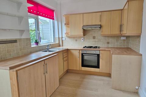 2 bedroom terraced house to rent, Summerdown Road