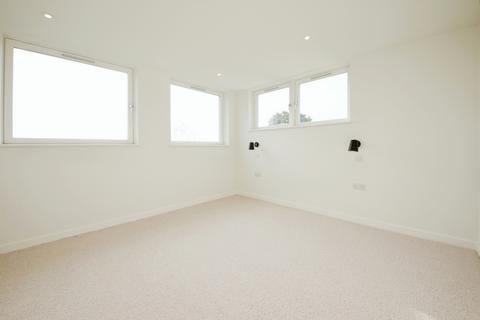 2 bedroom apartment to rent, Torfell, Grove Hill, South Woodford, E18