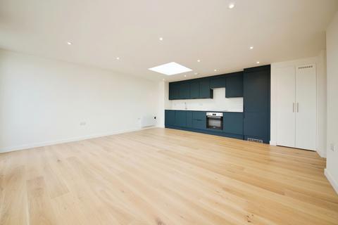 2 bedroom apartment to rent, Torfell, Grove Hill, South Woodford, E18