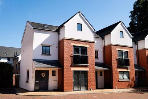 5 bedroom semi-detached house to rent, Victoria Court, Hereford