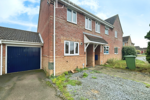 2 bedroom end of terrace house to rent, Lavender Close, Norwich