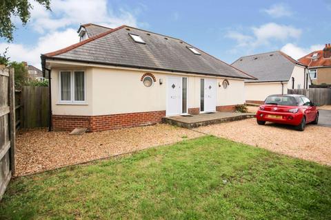 3 bedroom semi-detached house to rent, Wycliffe Gardens, Bournemouth BH9