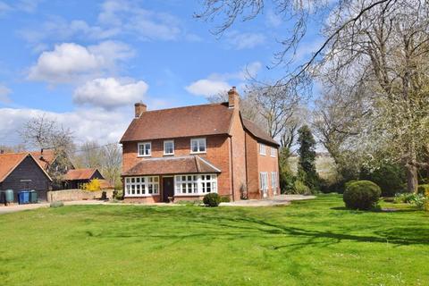 4 bedroom farm house to rent, Marsh Road, Little Kimble HP22