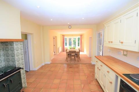 4 bedroom detached house to rent, Marsh Road, Aylesbury HP22