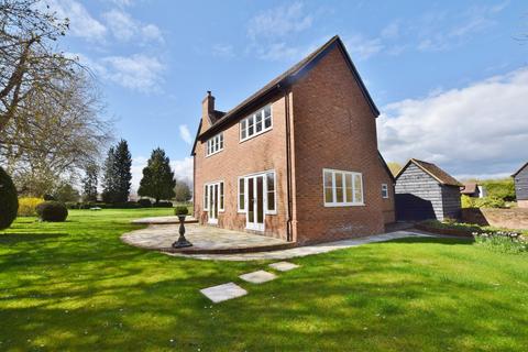 4 bedroom detached house to rent, Marsh Road, Aylesbury HP22