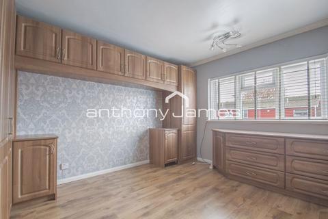 3 bedroom terraced house to rent, Betsham Road, Erith DA8