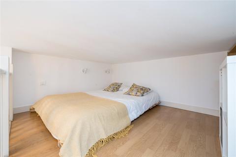 Studio to rent, Fairholme Road, London W14