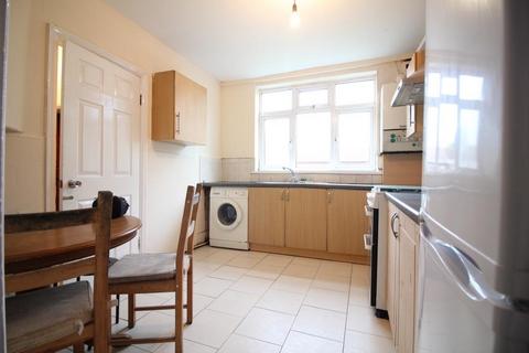 3 bedroom terraced house to rent, Kings Avenue, Greenford