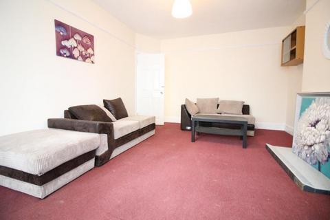 3 bedroom terraced house to rent, Kings Avenue, Greenford