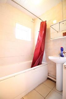 3 bedroom terraced house to rent, Kings Avenue, Greenford