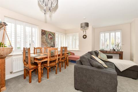 2 bedroom ground floor flat for sale, Illett Way, Faygate, Horsham, West Sussex