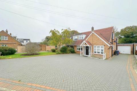 4 bedroom semi-detached house to rent, Oakfield Avenue, Hitchin, SG4 9JD