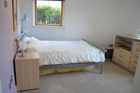 1 bedroom apartment to rent, Newton Place, London E14