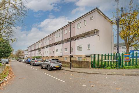 3 bedroom apartment for sale, Lytchet Way, Enfield (Chain Free)