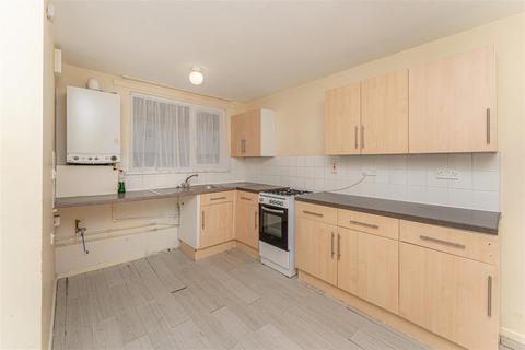 3 bedroom apartment for sale, Lytchet Way, Enfield (Chain Free)