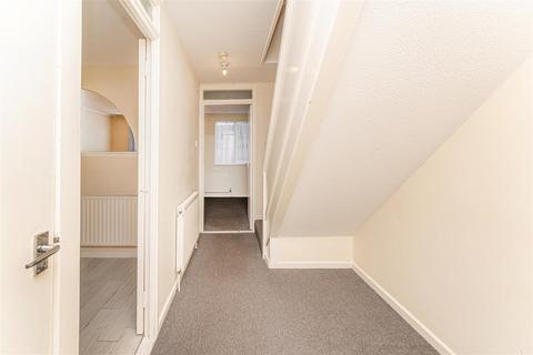 3 bedroom apartment for sale, Lytchet Way, Enfield (Chain Free)