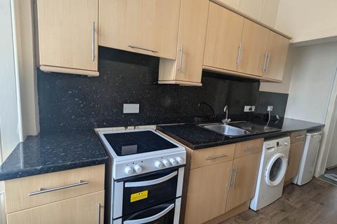 1 bedroom flat to rent, 33 G/2 Park Avenue, ,