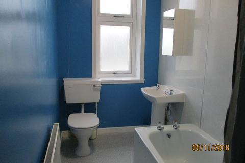 2 bedroom flat to rent, 7C Lawton Terrace, ,