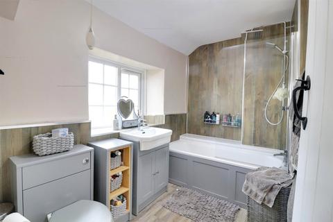 Huddle Cottage, 32 Fore Street, Langtree, Torrington, EX38 8NG