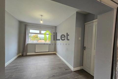 3 bedroom semi-detached house to rent, Northampton NN5